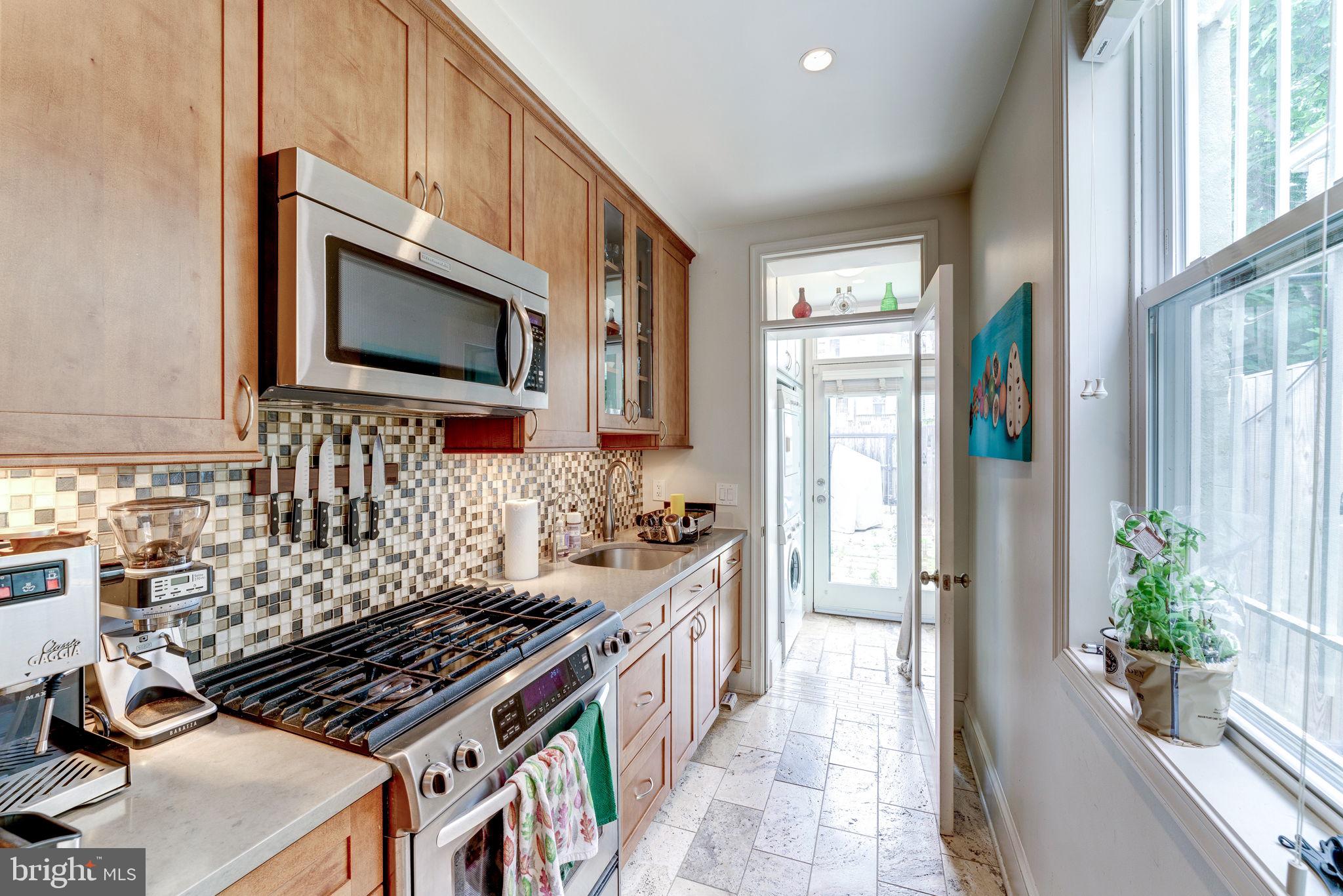 602 14th Place Northeast Washington, DC 20002 - Photo 2 of 34 Gas cooking, microwave & tile backsplash!