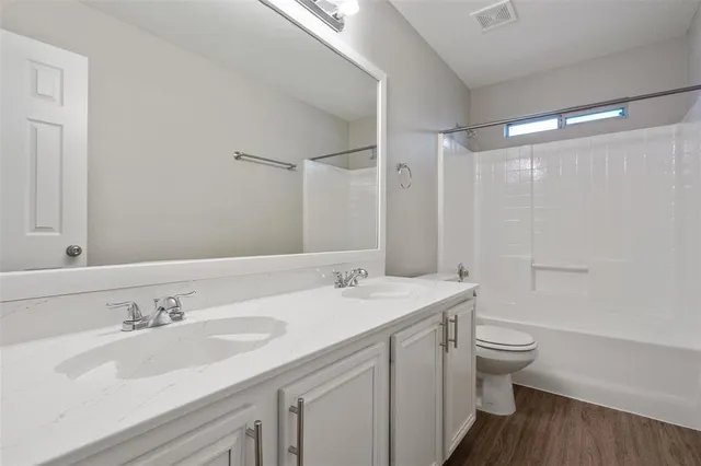 $1,995 | 512 Waterford Street, Farmersville, TX 75442