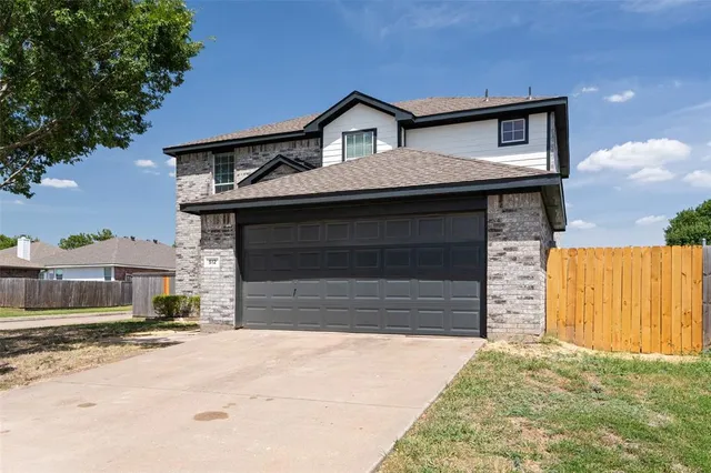$1,995 | 512 Waterford Street, Farmersville, TX 75442