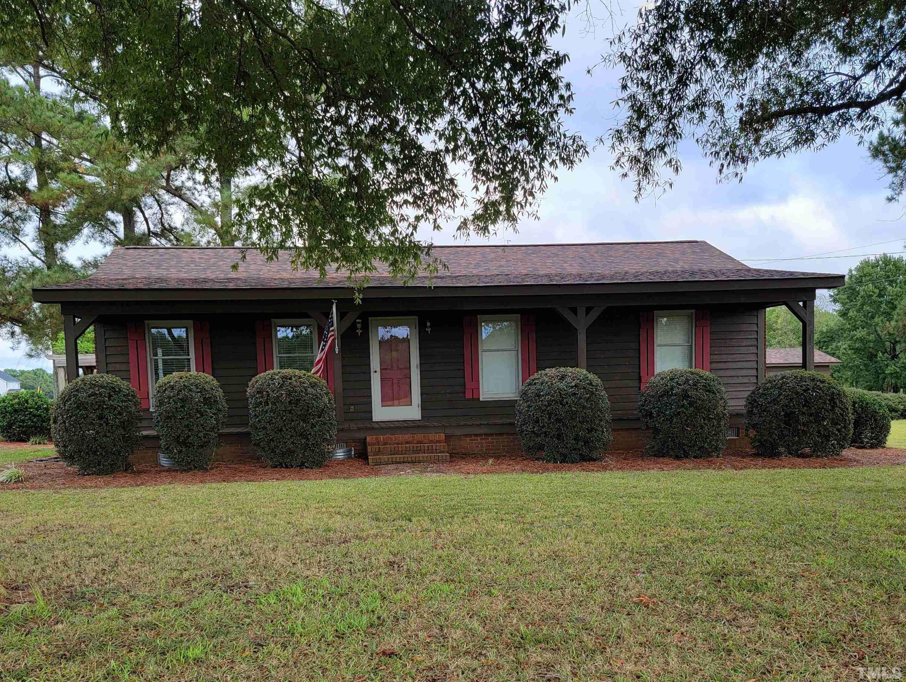 2178 Tarheel Road Benson, NC 27504 - Photo 3 of 24 Gallery Image 3