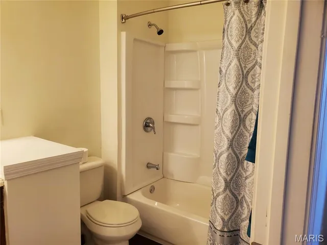 $239,999 | 698 Carriage Lane, Hazelwood, MO 63042