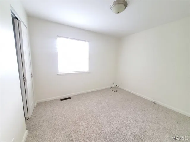 $239,999 | 698 Carriage Lane, Hazelwood, MO 63042