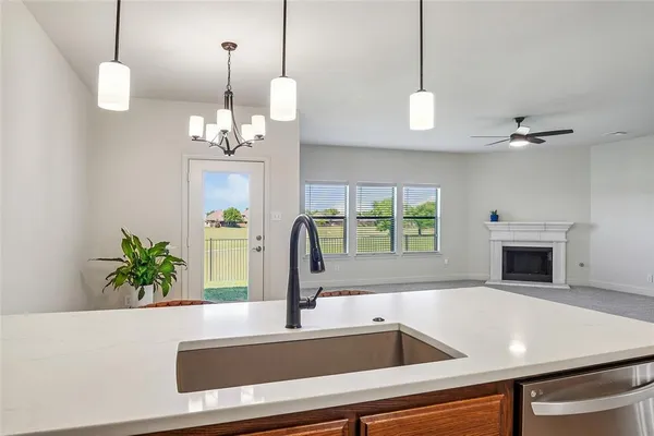 $625,000 | 304 Creekside Trail, Argyle, TX 76226