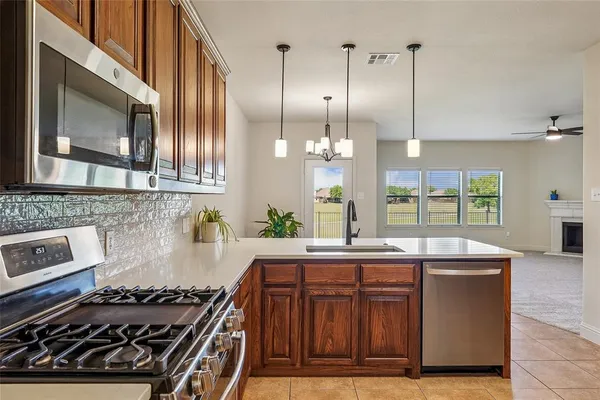 $625,000 | 304 Creekside Trail, Argyle, TX 76226