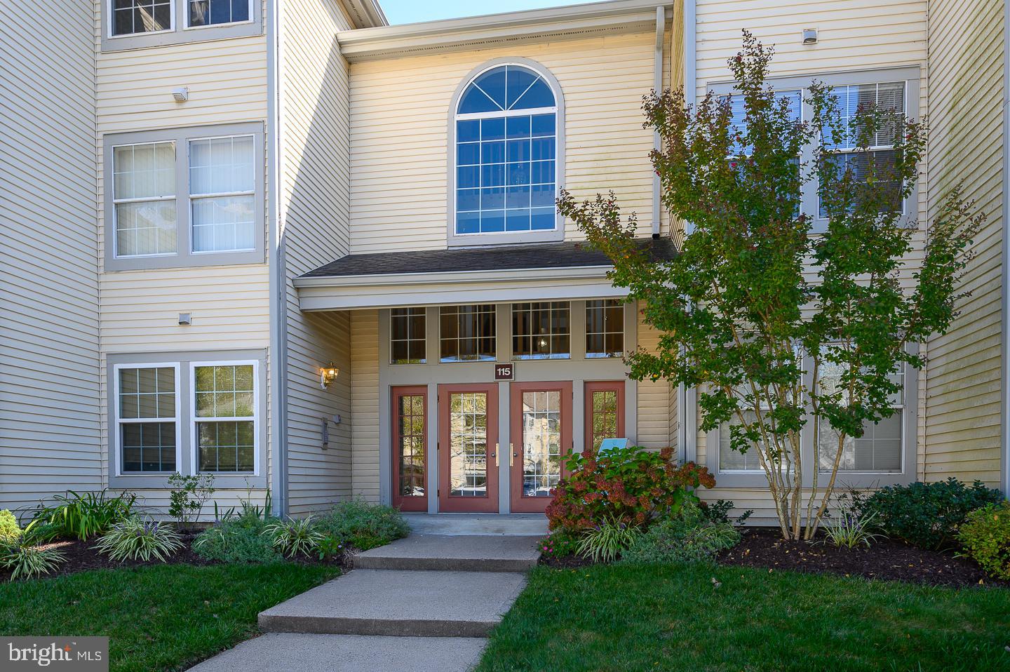 115 Cascade Court, Unit 7 Princeton, NJ 08540 - Photo 2 of 27 a front view of a house with garden