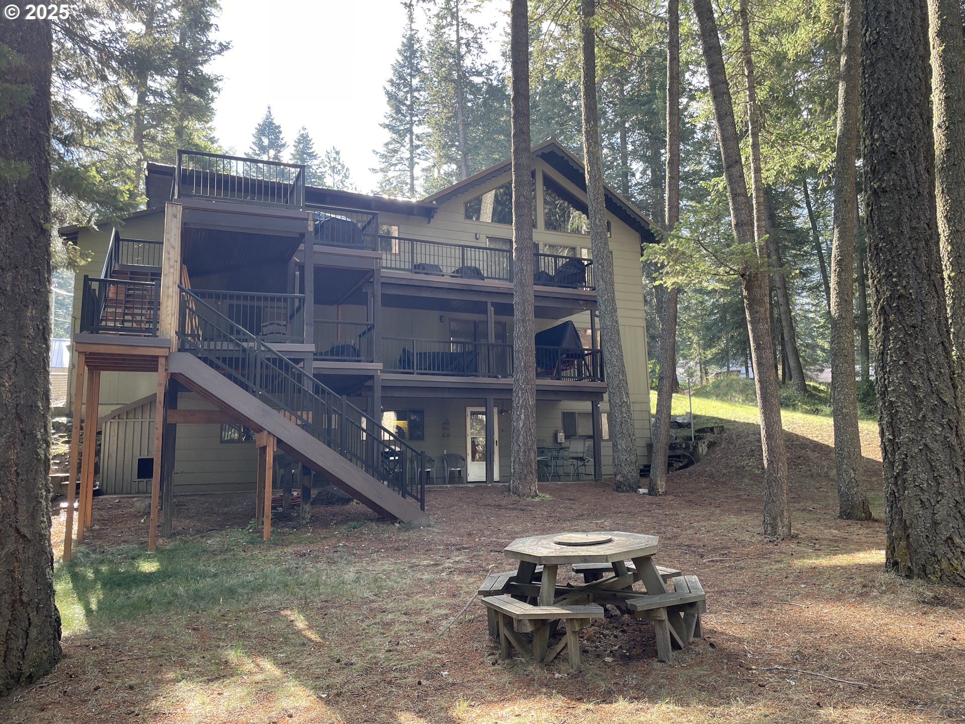 a view of a house with backyard and sitting area