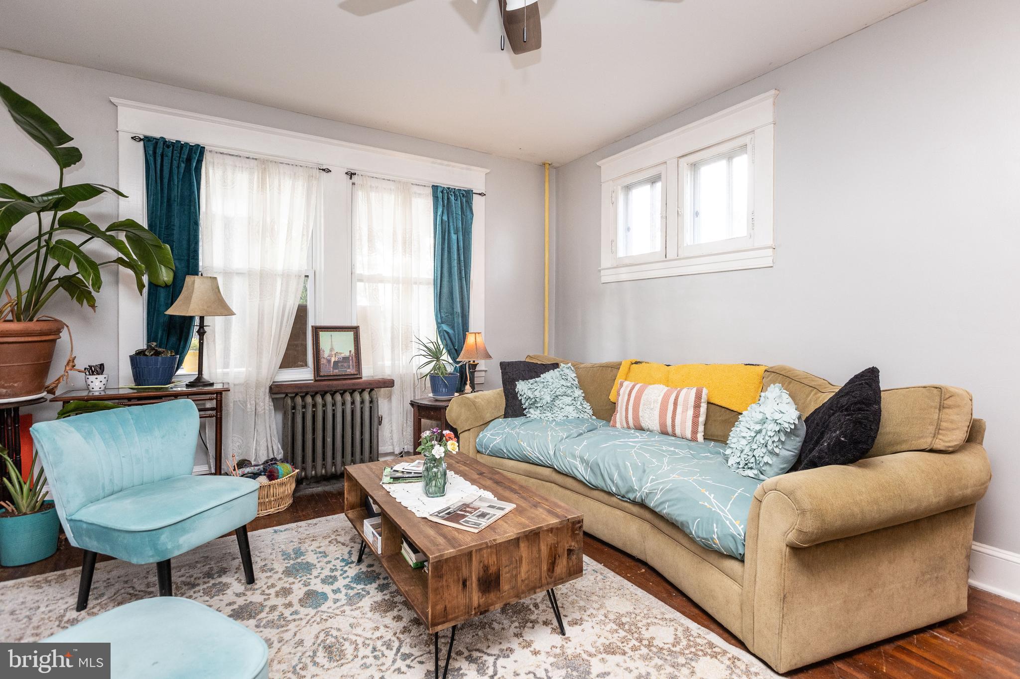 4223 Harcourt Road Baltimore, MD 21214 - Photo 7 of 36 Living Room