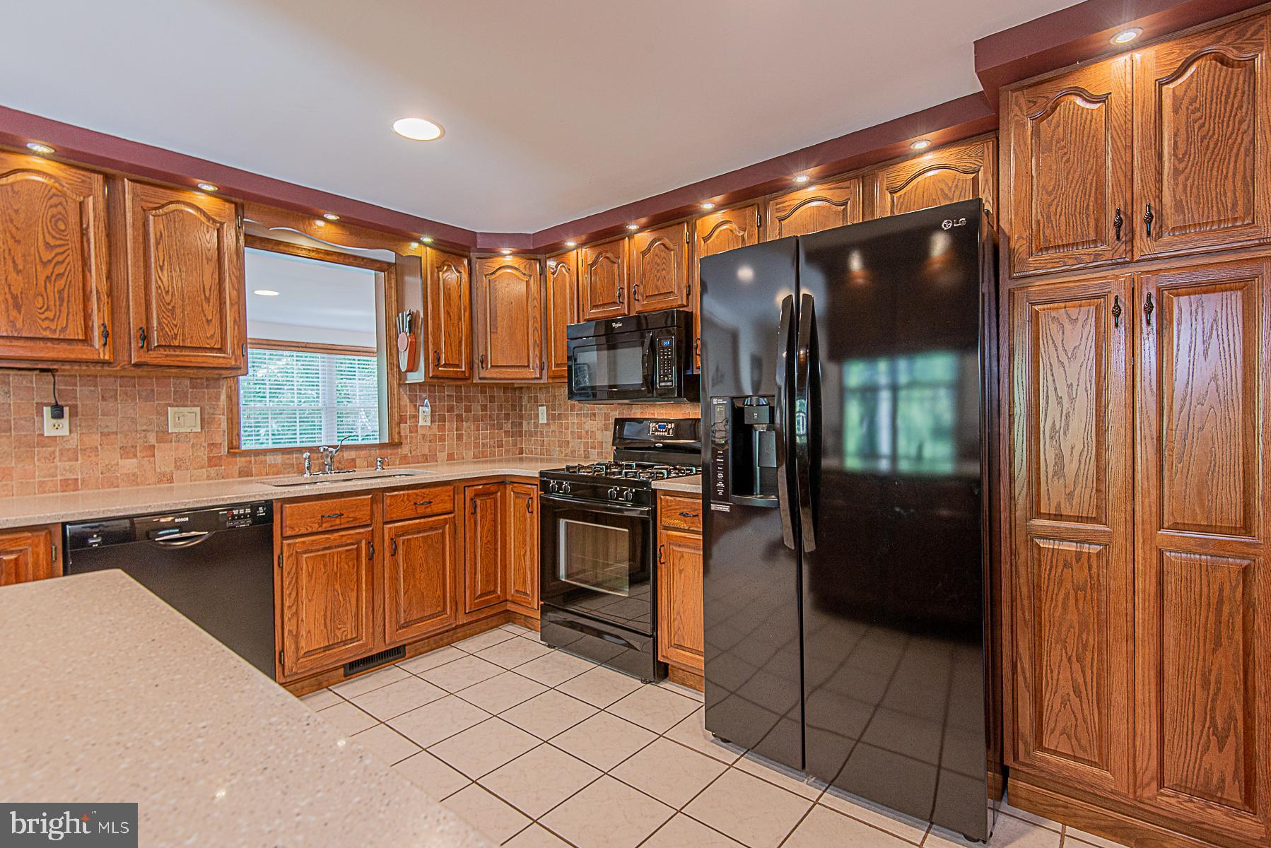 8309 Risha Drive Severn, MD 21144 - Photo 10 of 34 Ebony appliance package