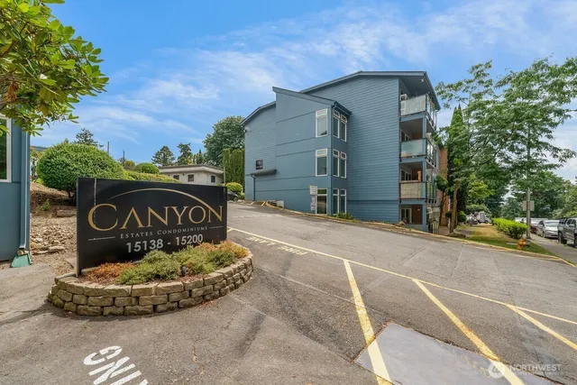 a sign that is sitting on a brick wall