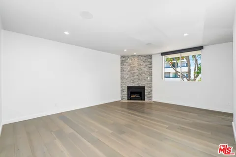 $1,025,000 | 1129 Larrabee Street, Unit 6, West Hollywood, CA 90069