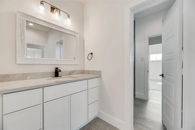a en suite bathroom with a sink and a mirror