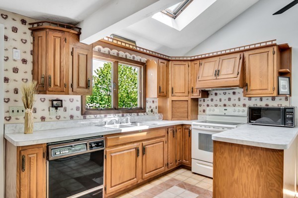 45 Samoset Road Woburn, MA 01801 - Photo 3 of 20 Gallery Image 3