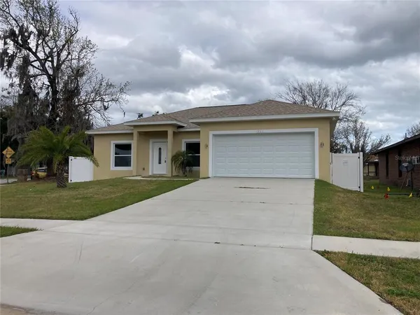 $2,400 | 925 Lora Street, Daytona Beach, FL 32114