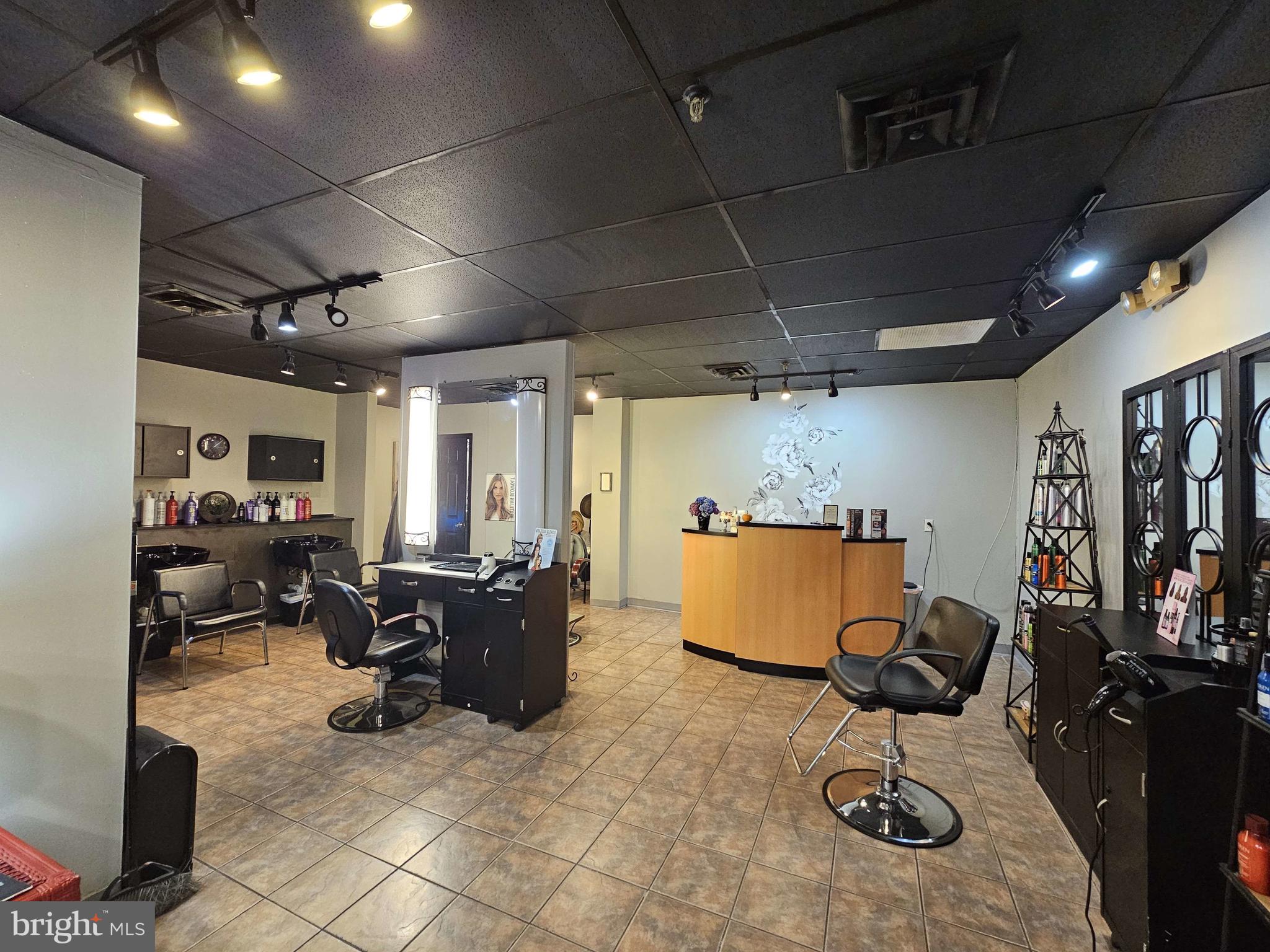 1800 Old Meadow Road, Unit 621 McLean, VA 22102 - Photo 20 of 28 a room with furniture