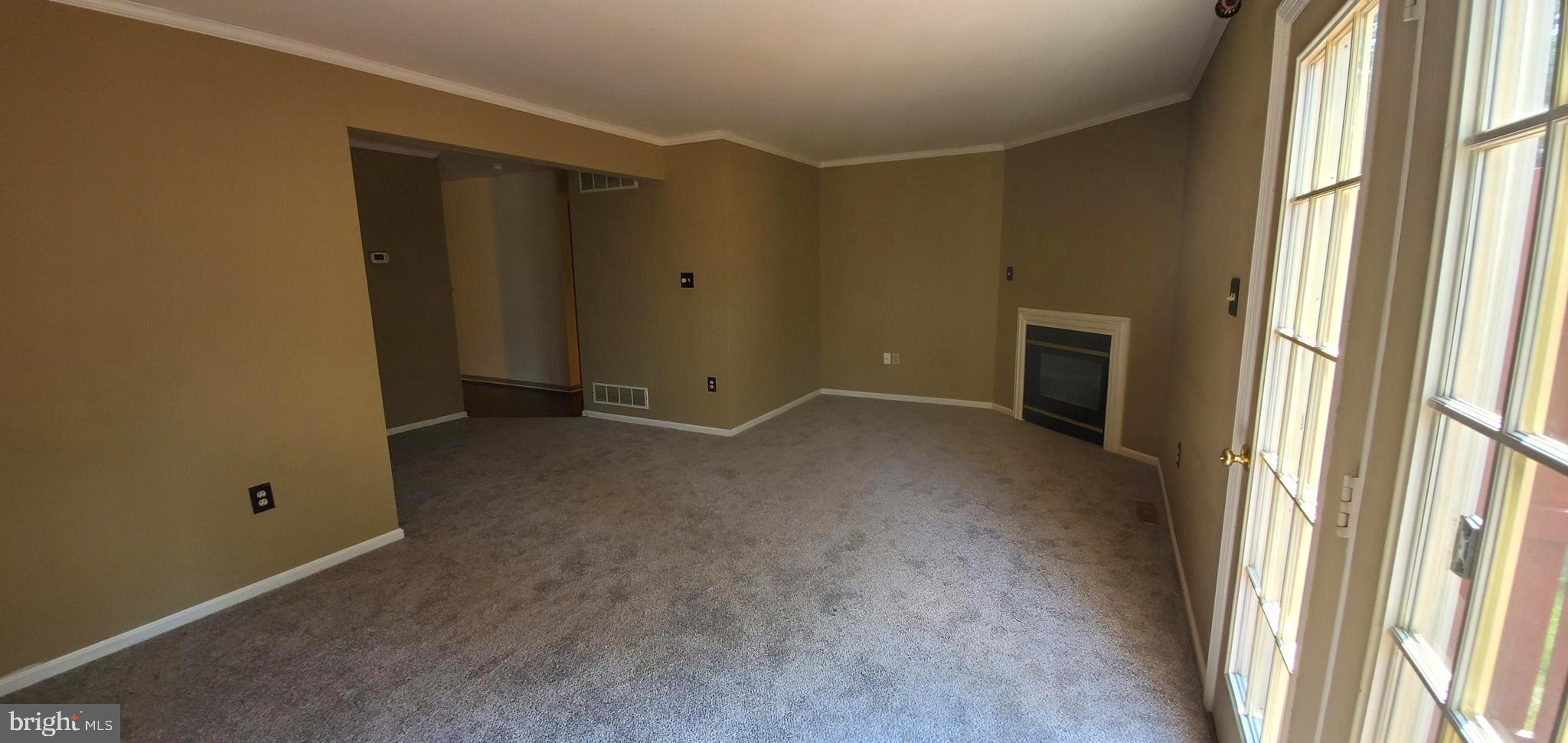 2927 Newport Way Sinking Spring, PA 19608 - Photo 9 of 24 living room