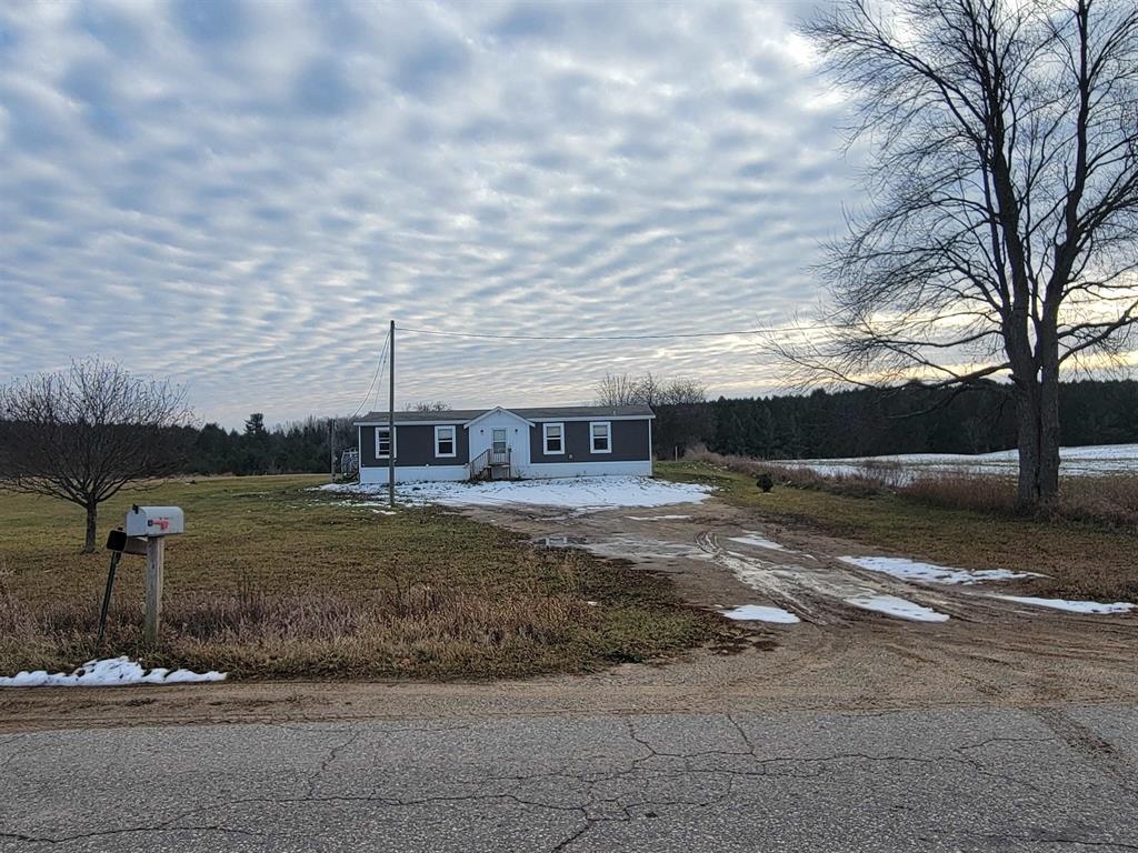 2875 Hilts Road Gladwin, MI 48624 - Photo 8 of 23