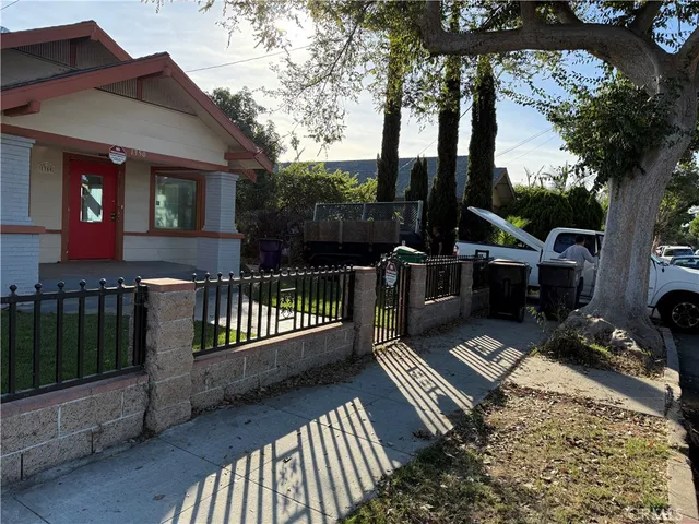a view of a back yard of the house