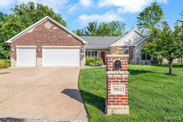 $549,999 | 702 Balcarra Drive, O'Fallon, MO 63368