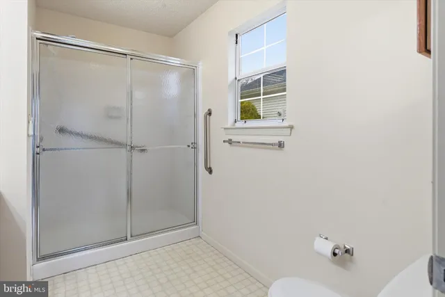 a view of a livingroom with a ceiling fan and windows