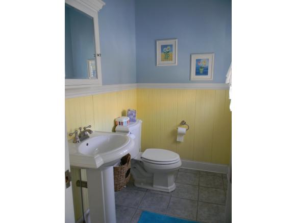 10 Marlboro Road Derry, NH 03038 - Photo 19 of 36