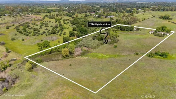 a view of a tennis court