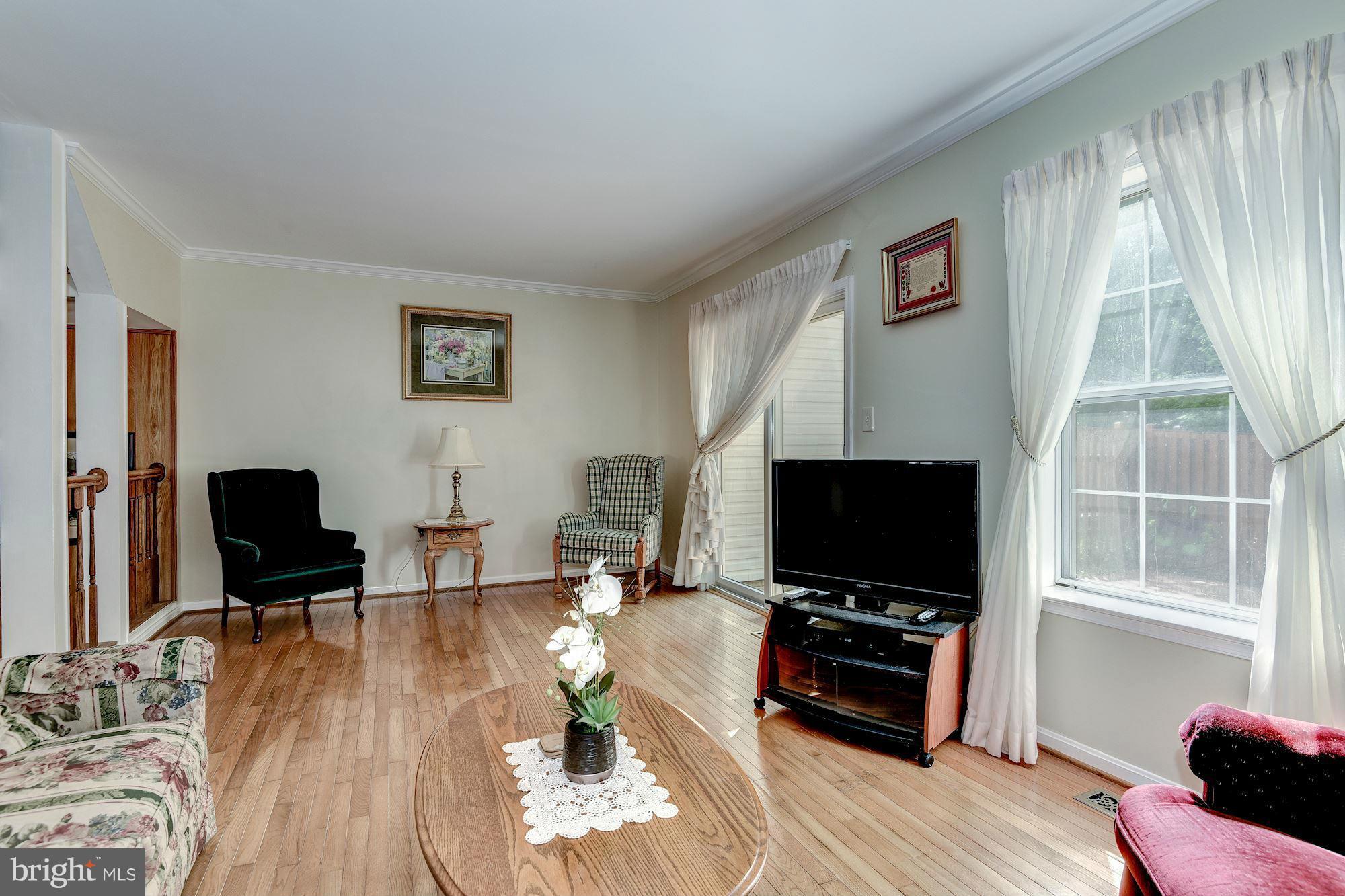 8537 Bauer Drive Springfield, VA 22152 - Photo 11 of 24 Living Room