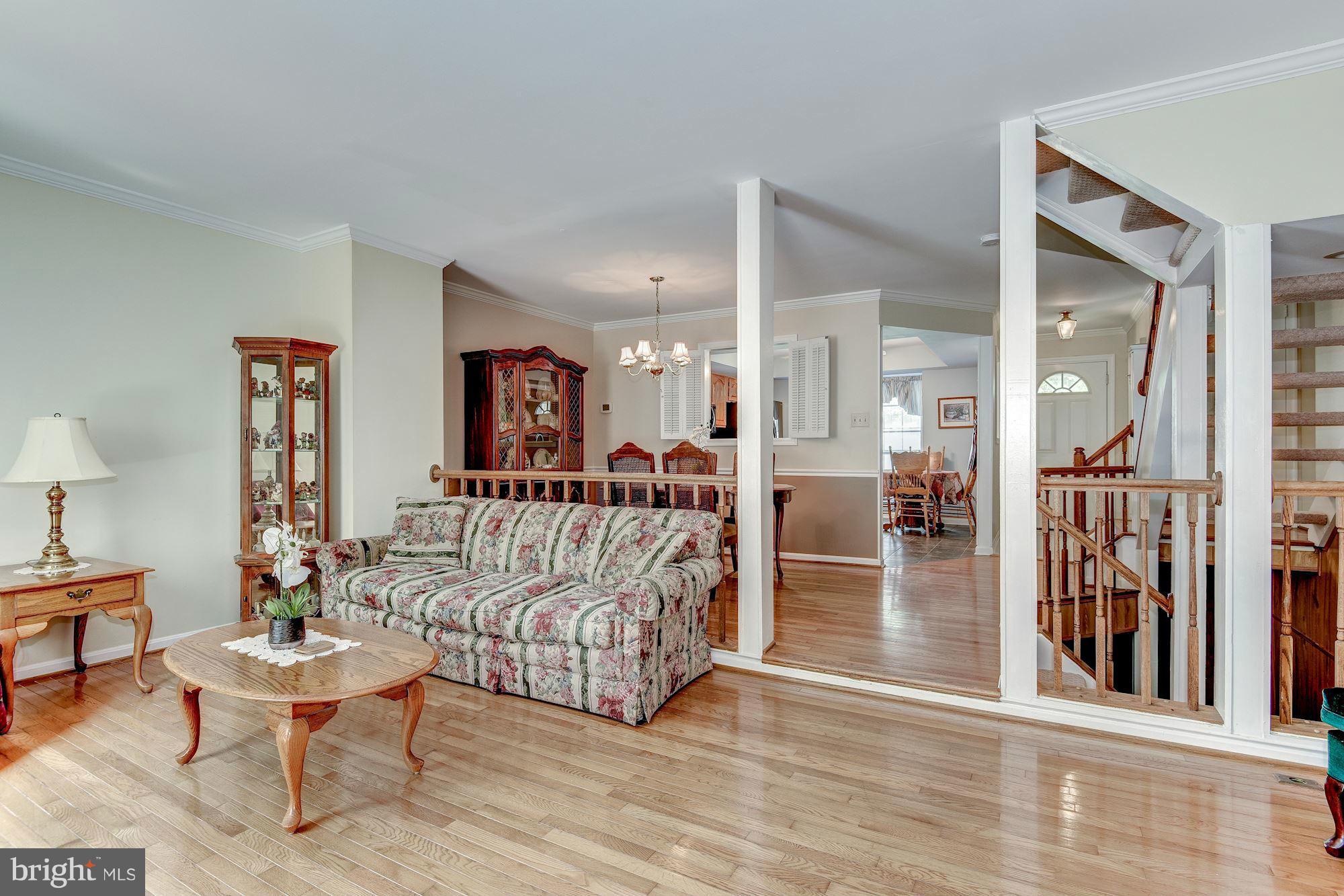 8537 Bauer Drive Springfield, VA 22152 - Photo 10 of 24 Living Room
