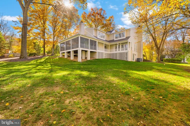 a view of building with yard