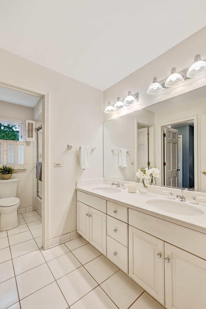 118 North Grant Street Hinsdale, IL 60521 - Photo 15 of 30 a spacious bathroom with a granite countertop sink mirror and toilet