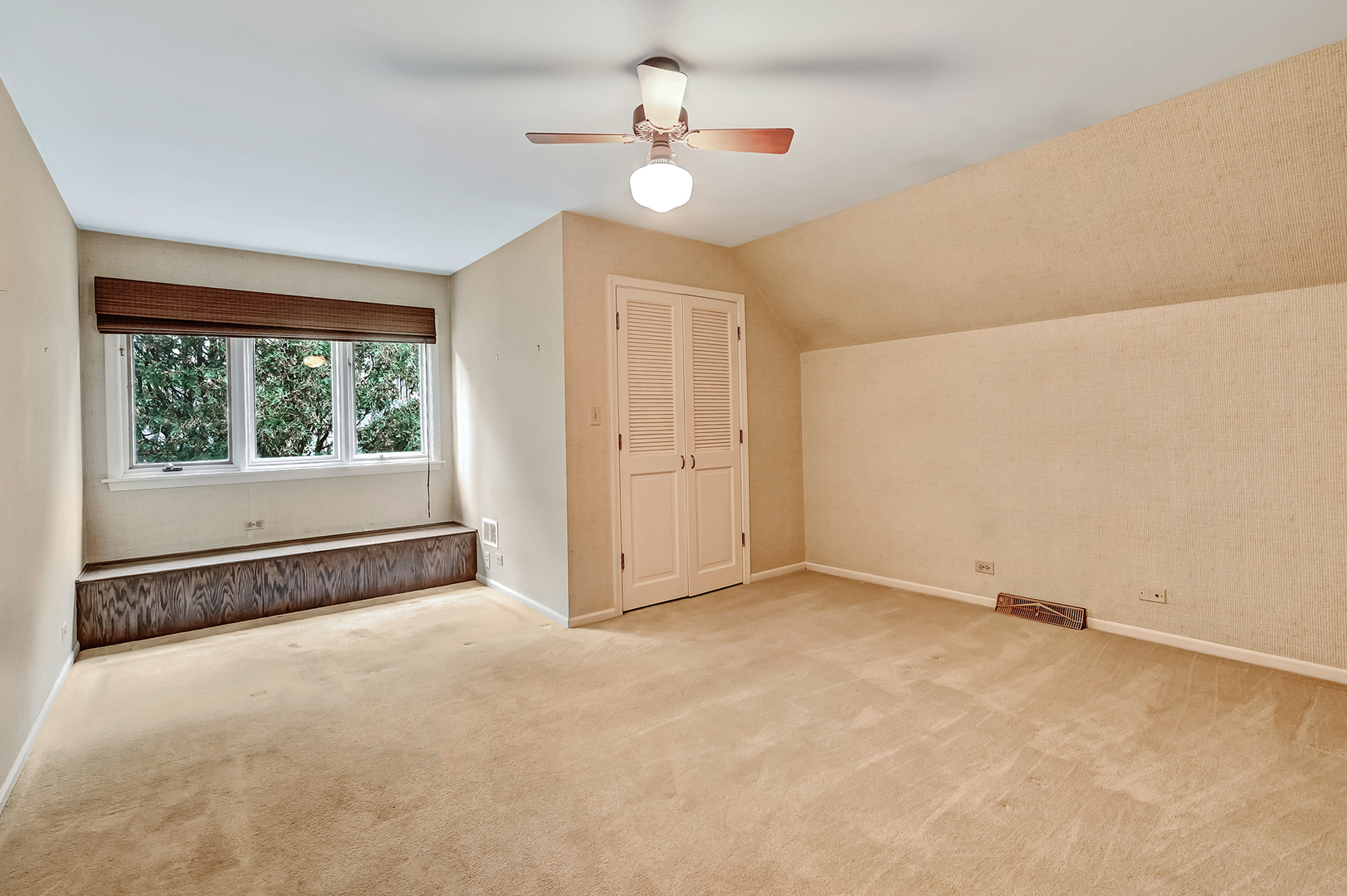 118 North Grant Street Hinsdale, IL 60521 - Photo 20 of 30 an empty room with chandelier fan and windows