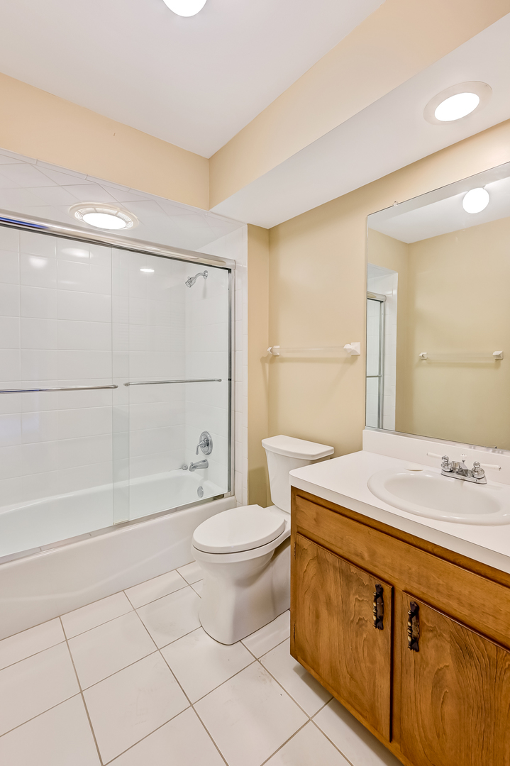 118 North Grant Street Hinsdale, IL 60521 - Photo 21 of 30 a bathroom with a sink a toilet and shower