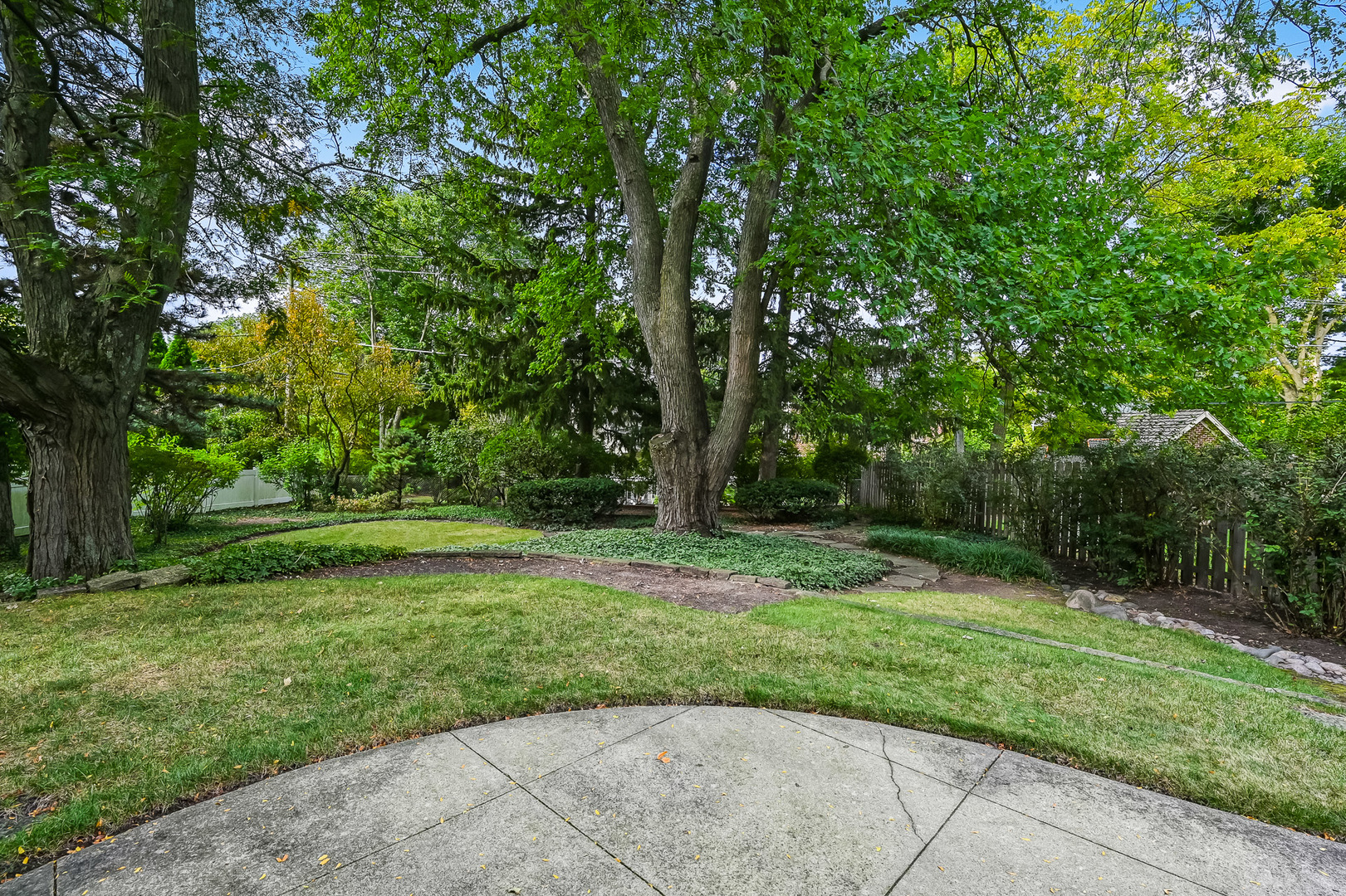118 North Grant Street Hinsdale, IL 60521 - Photo 25 of 30 a view of a park with large trees