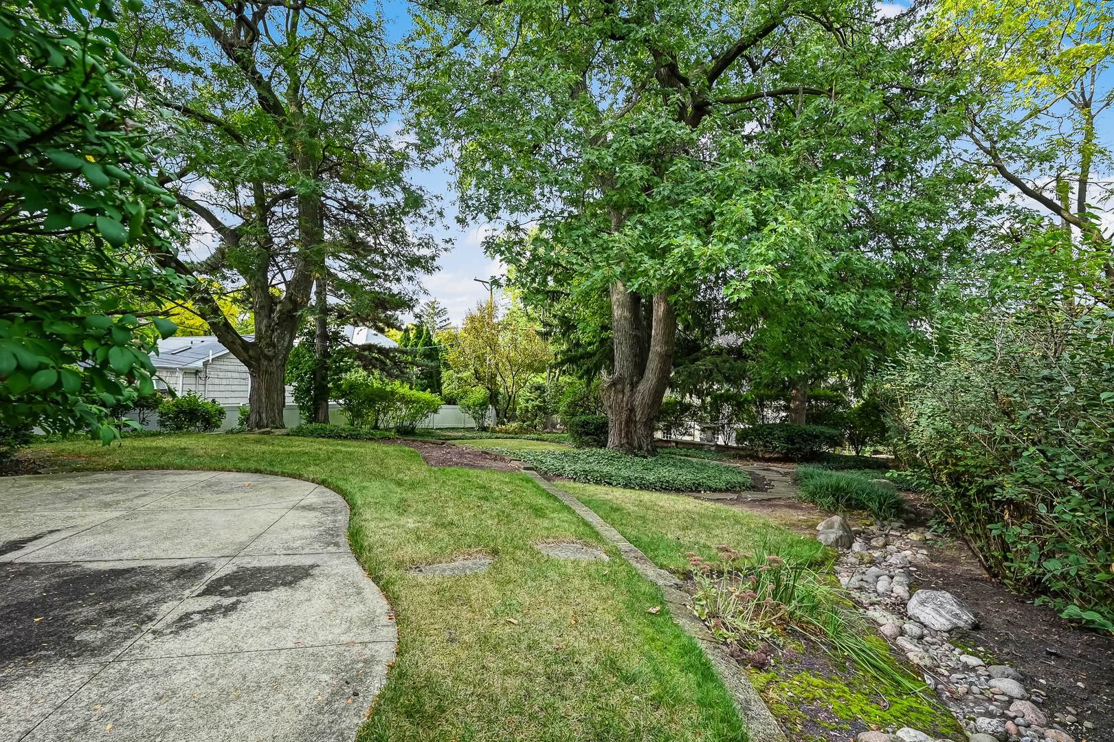 118 North Grant Street Hinsdale, IL 60521 - Photo 26 of 30 a view of a park with large trees