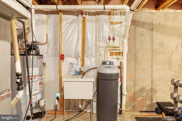 an aerial view of a house with yard swimming pool and outdoor seating