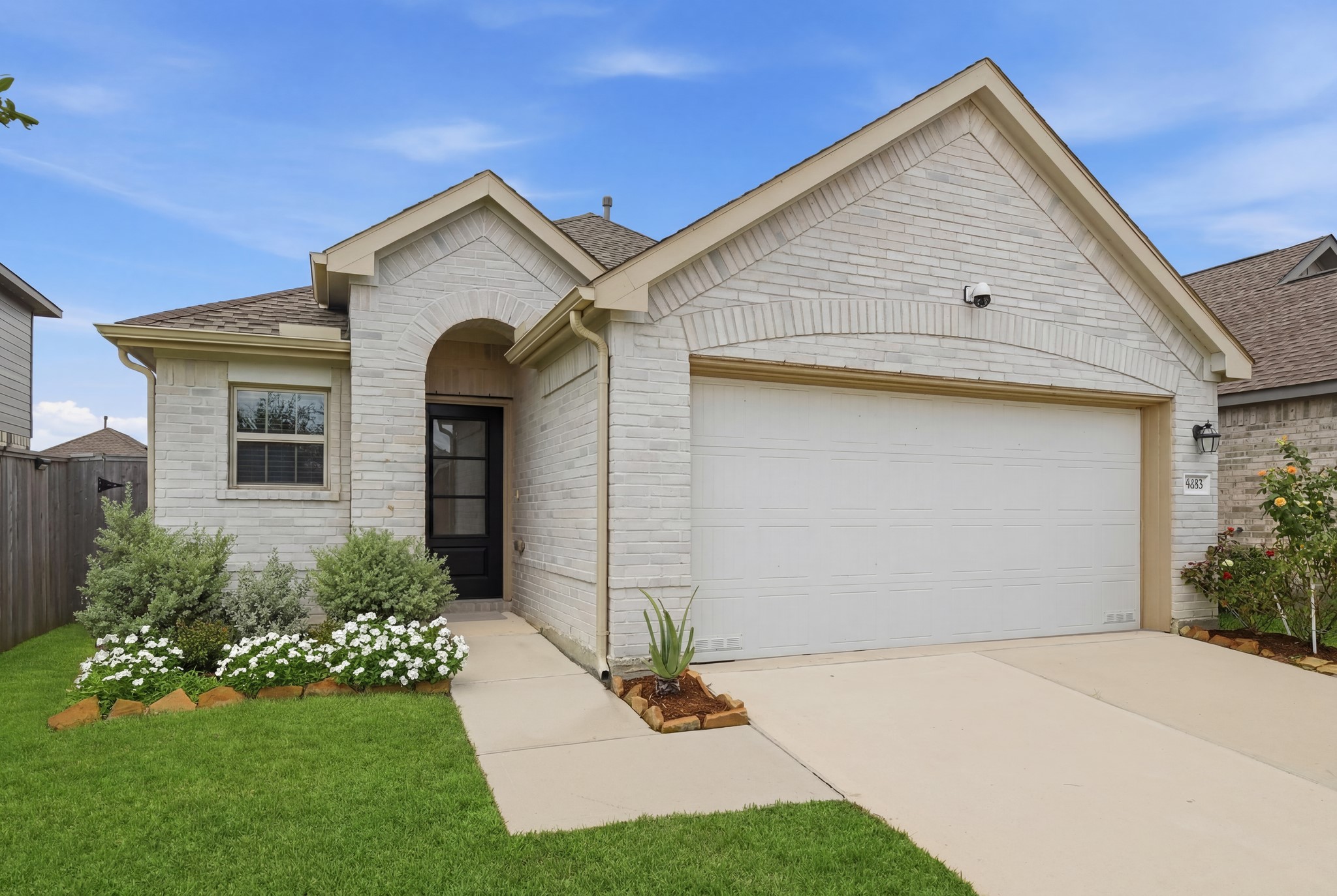 18463 Running Shadow Court Hockley, TX 77447 - Photo 4 of 36