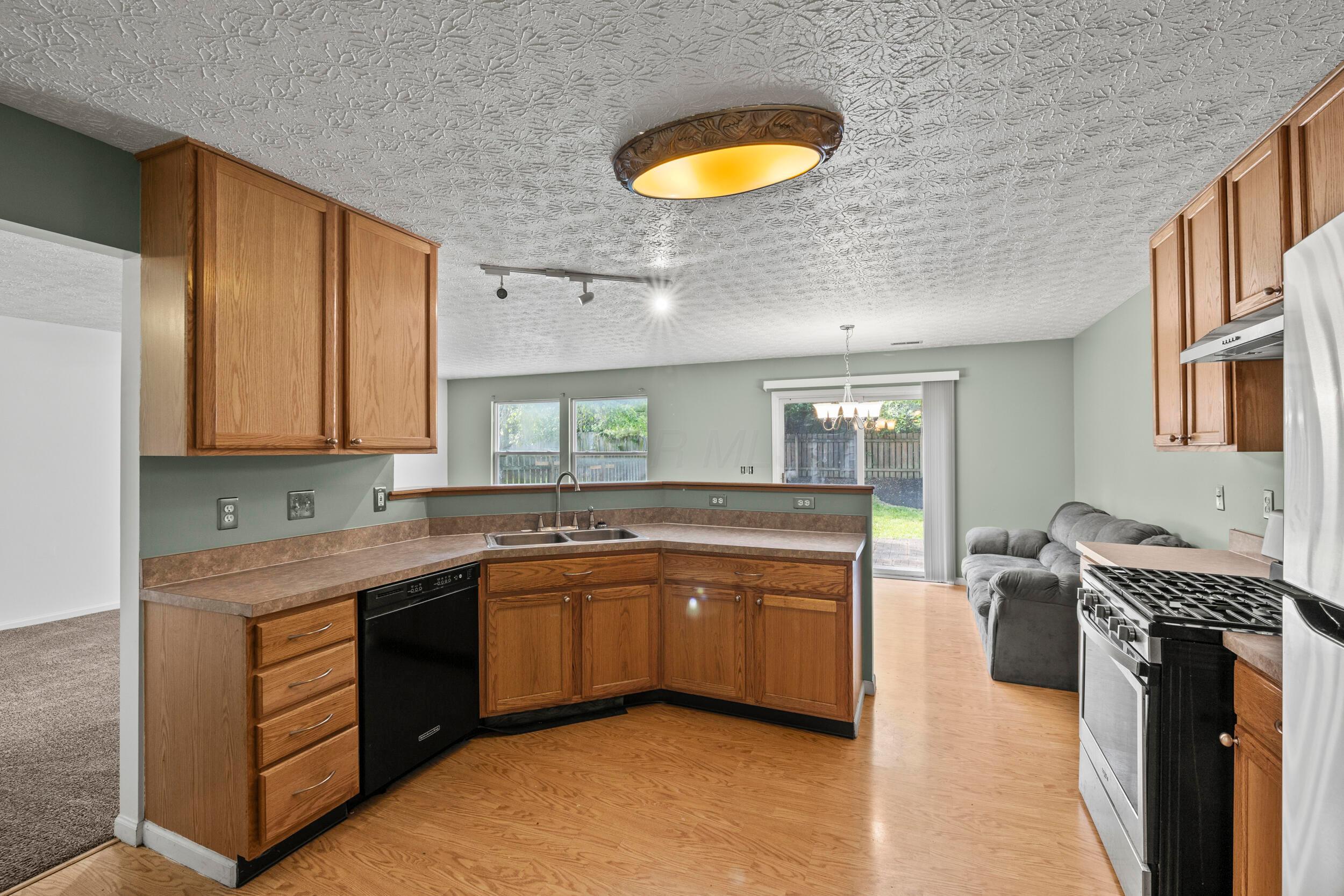 2077 Waymont Road Columbus, OH 43229 - Photo 15 of 27 15_kitchen 03