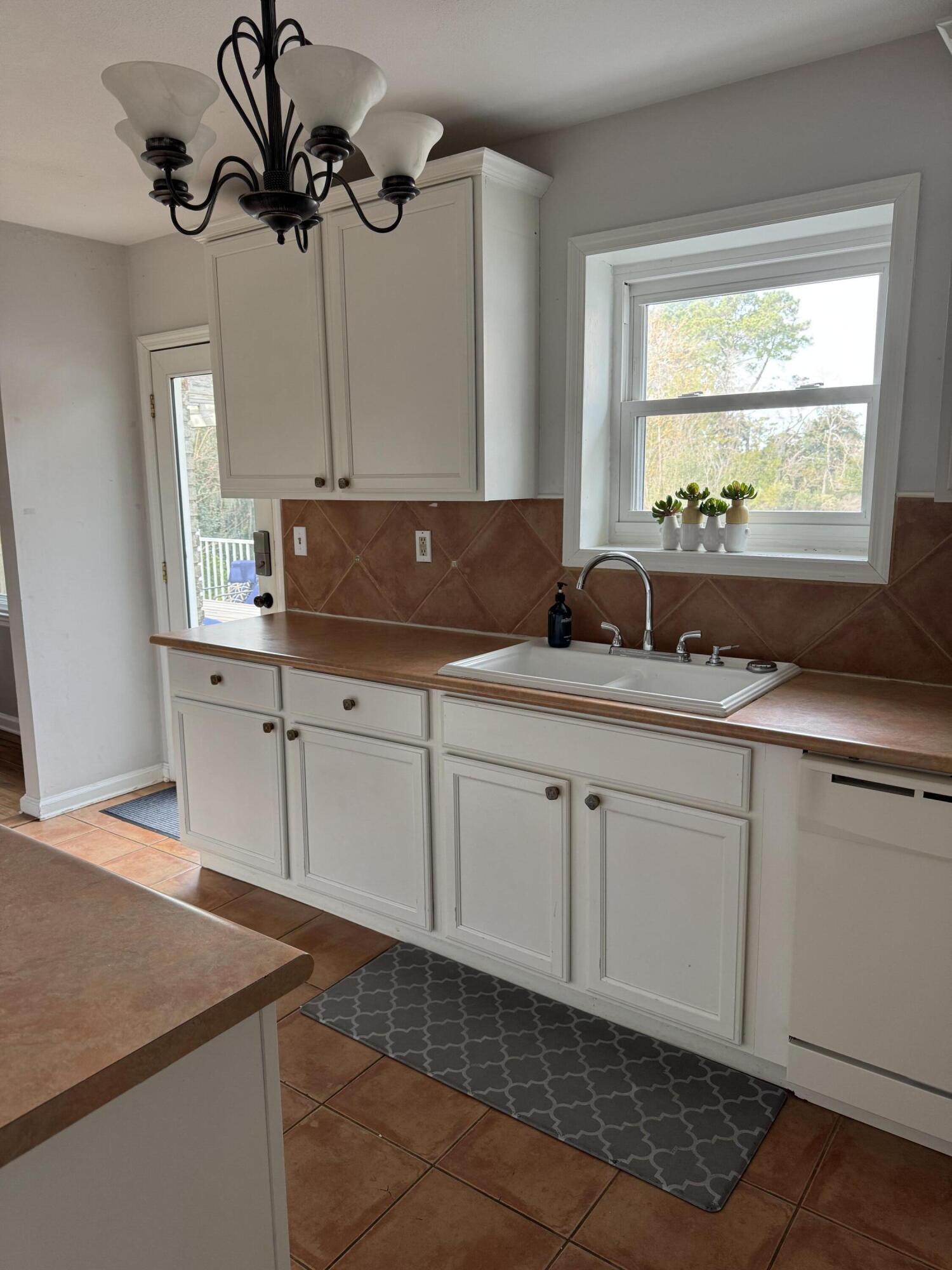 816 Bose Court Mount Pleasant, SC 29464 - Photo 11 of 32 IMG_2991