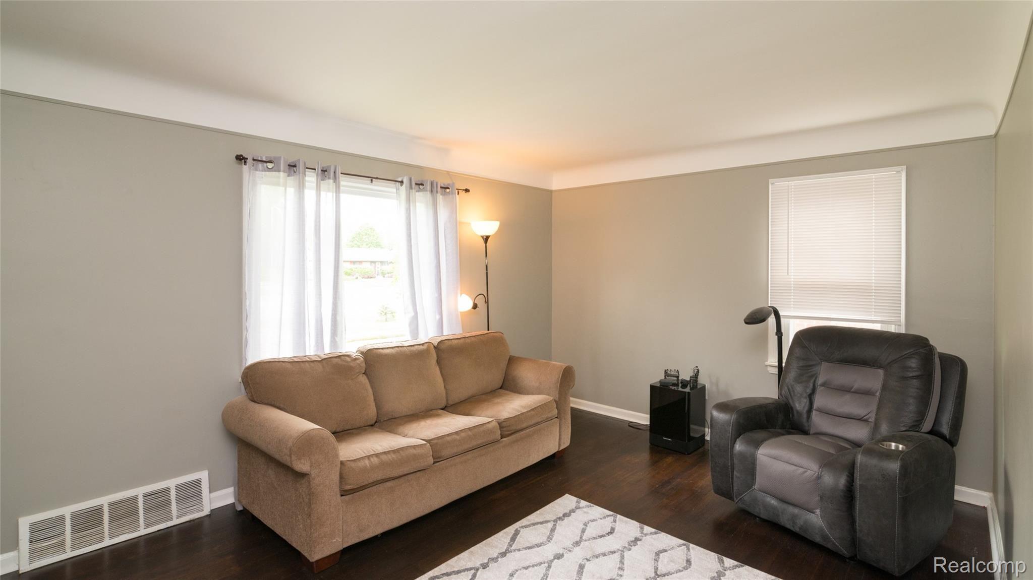 11307 Merriman Road Livonia, MI 48150 - Photo 12 of 32 011_8.jpg
