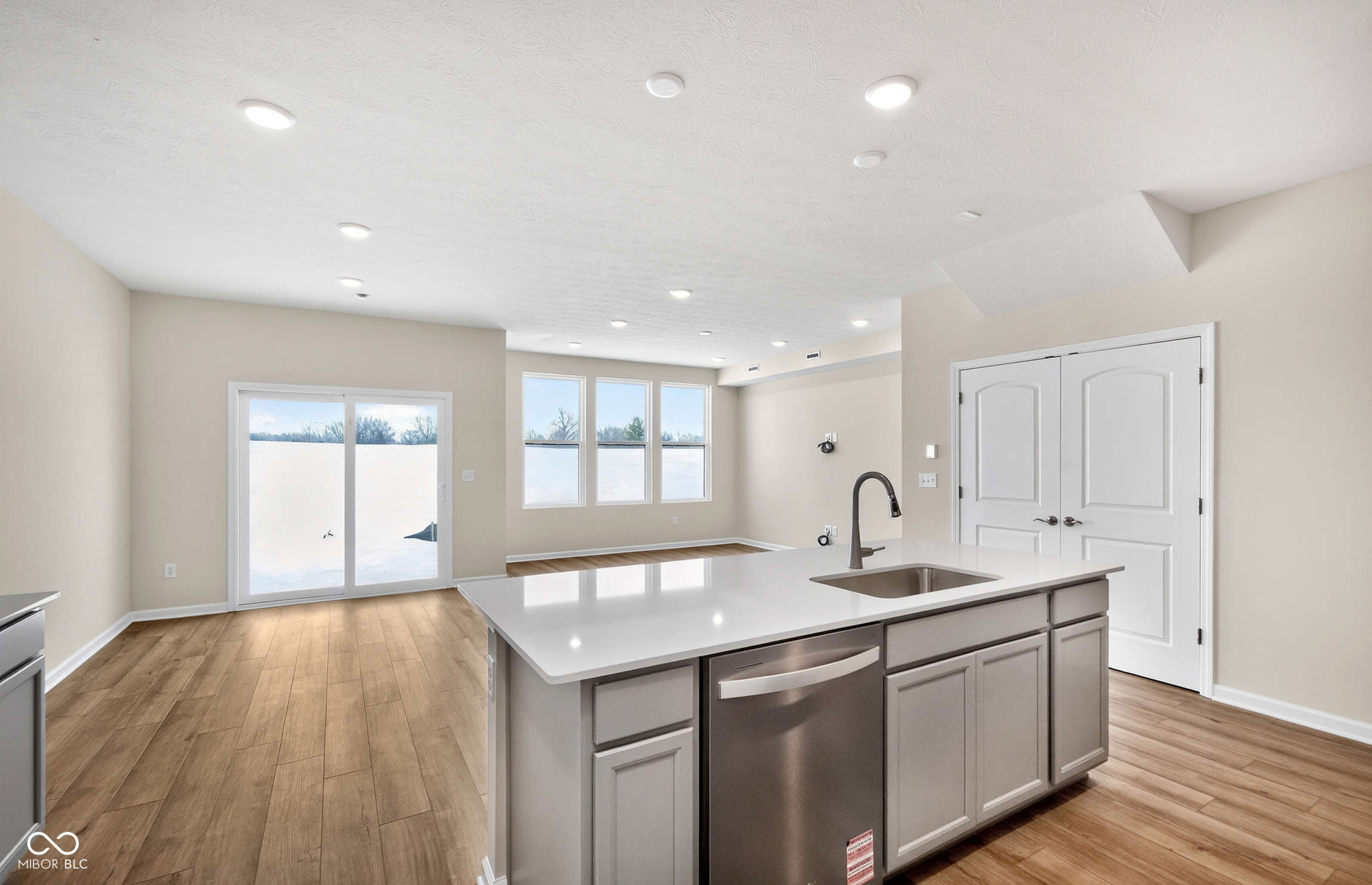 9795 Behner Drive Fishers, IN 46250 - Photo 4 of 36