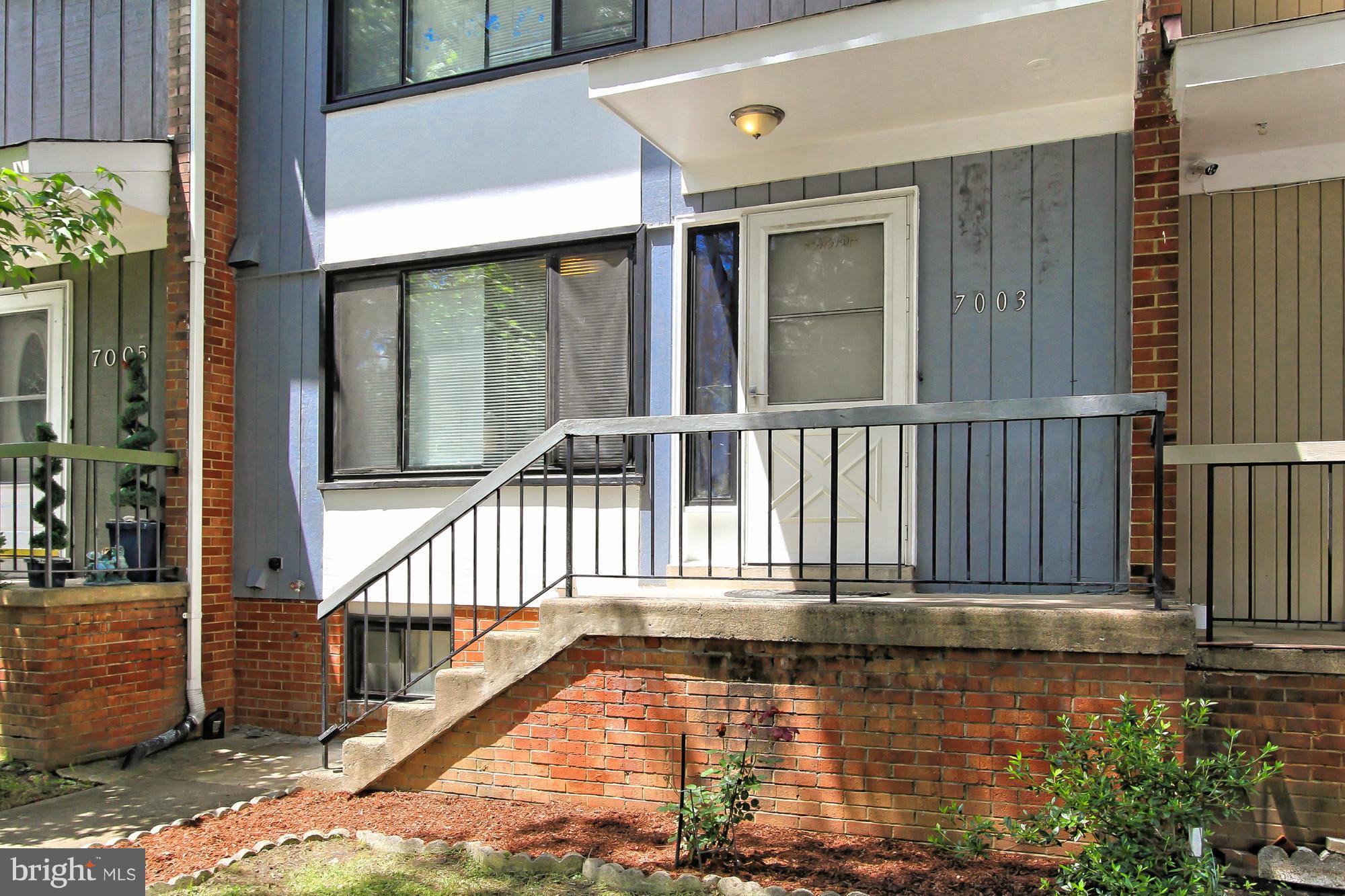 7003 Brocton Court Springfield, VA 22150 - Photo 5 of 26 Exterior (Front)