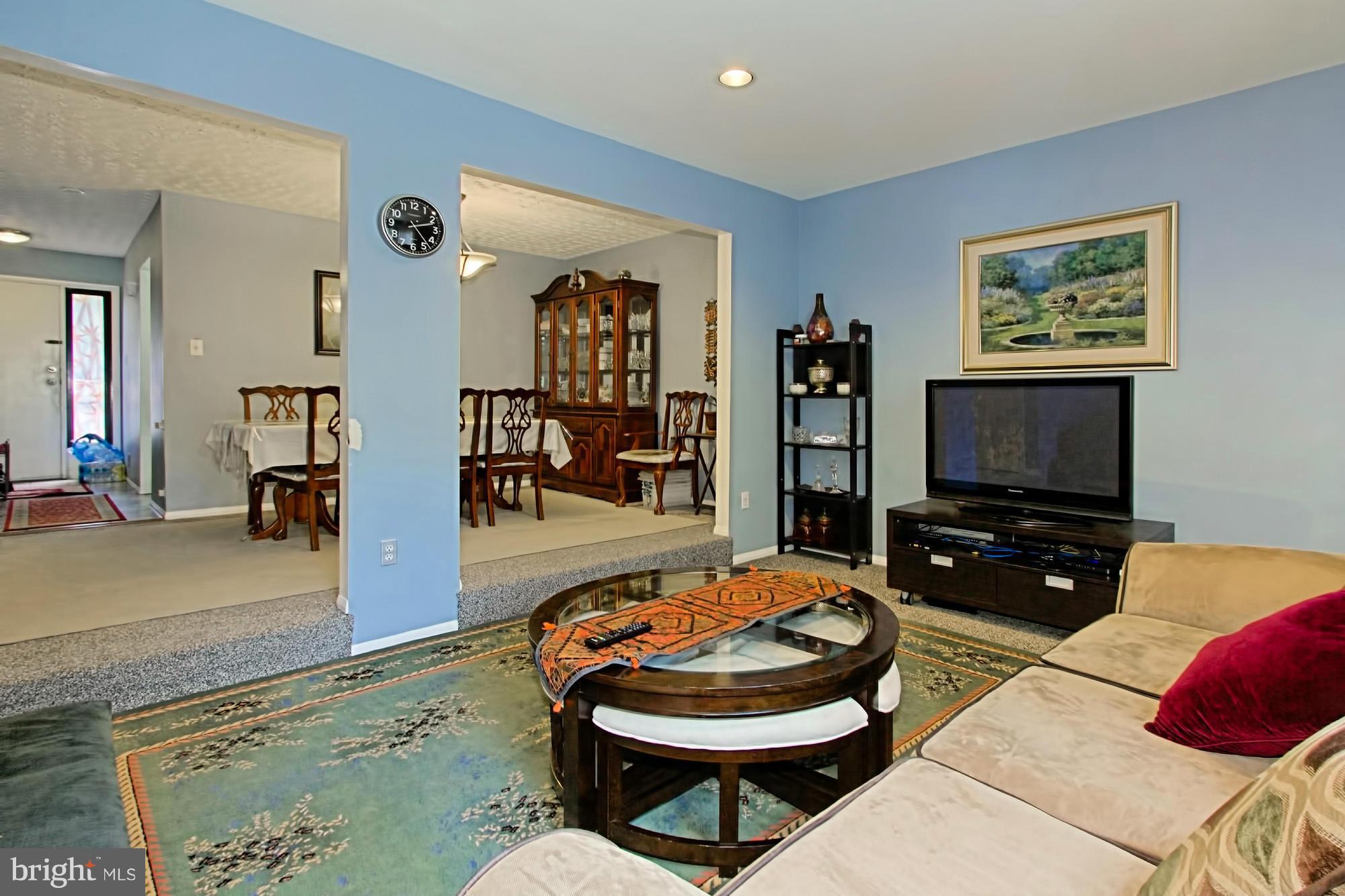 7003 Brocton Court Springfield, VA 22150 - Photo 9 of 26 Living Room