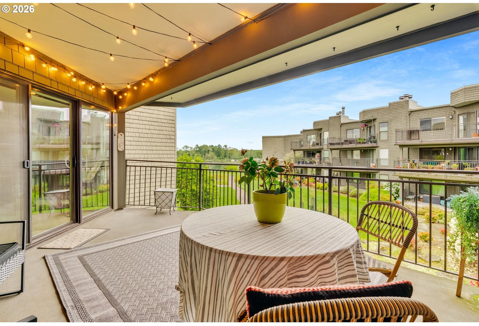 5624 South Riverside Lane, Unit 8 Portland, OR 97239 - Photo 20 of 41 Gallery Image 20