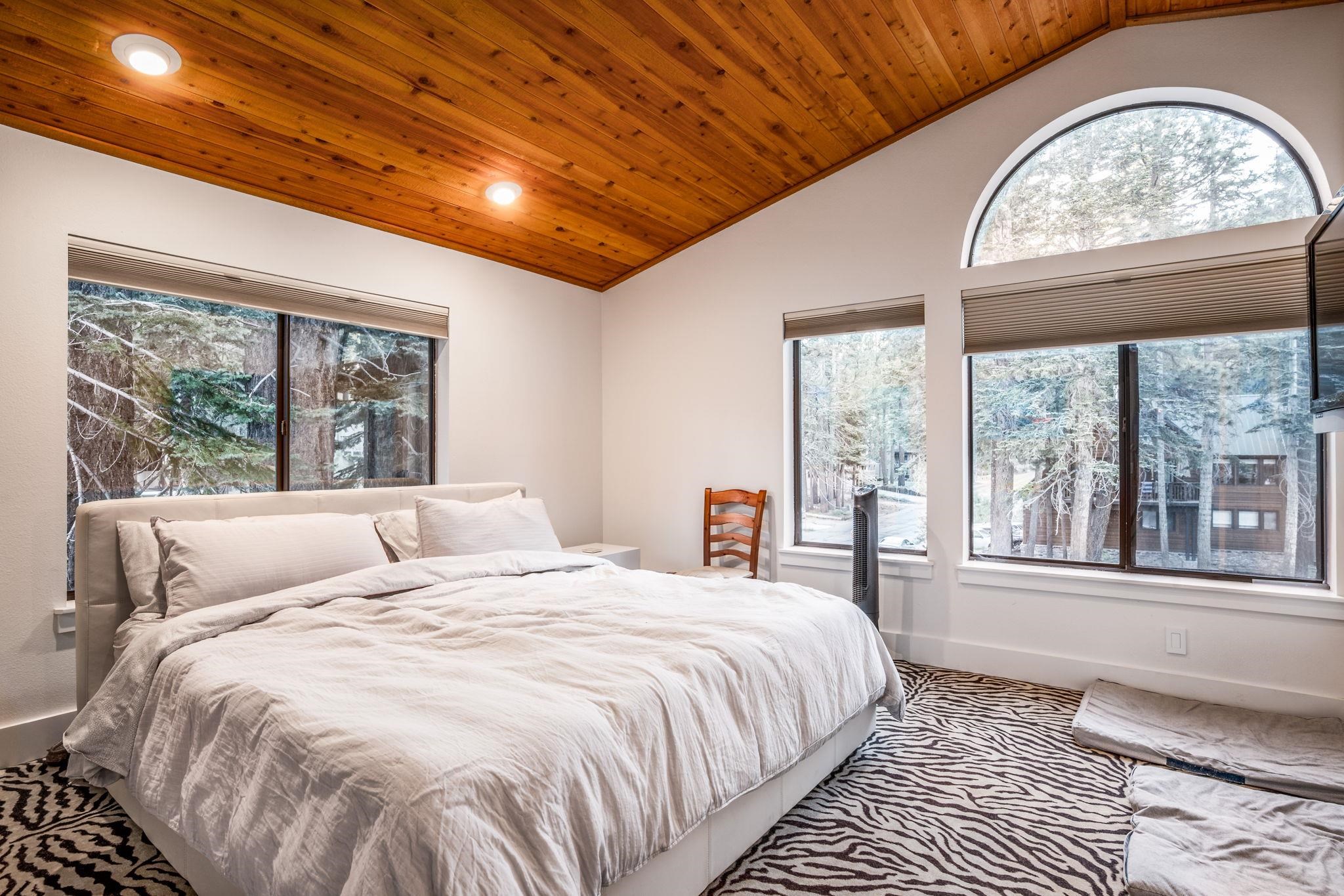 2 Holiday Way Mammoth Lakes, CA 93546 - Photo 11 of 37 a bedroom with a large bed and a large window