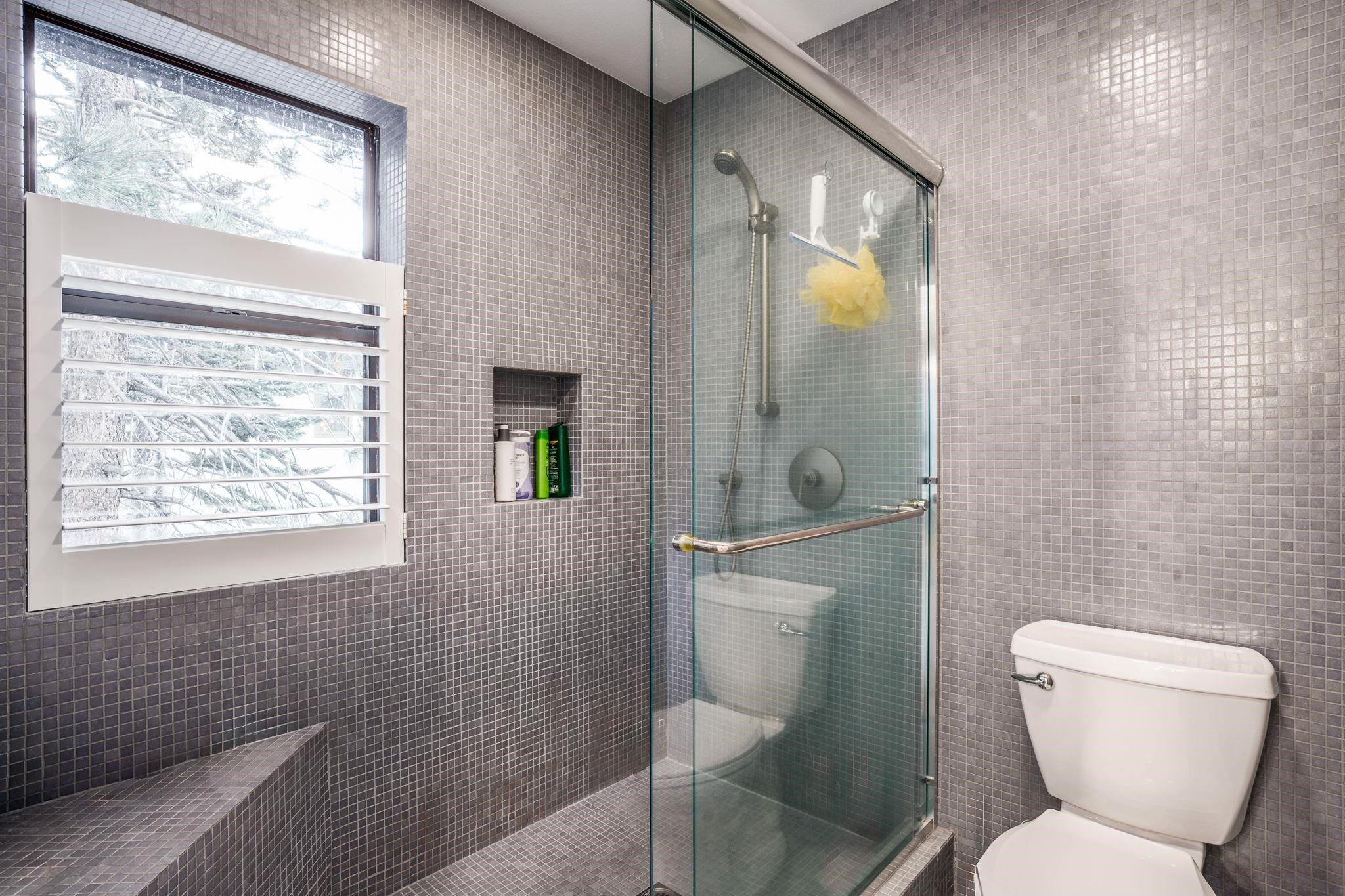 2 Holiday Way Mammoth Lakes, CA 93546 - Photo 13 of 37 a bathroom with a toilet and a shower