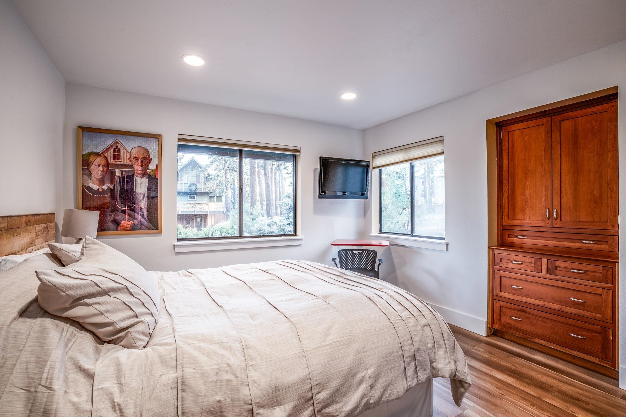 2 Holiday Way Mammoth Lakes, CA 93546 - Photo 14 of 37 a bedroom with a bed and a window