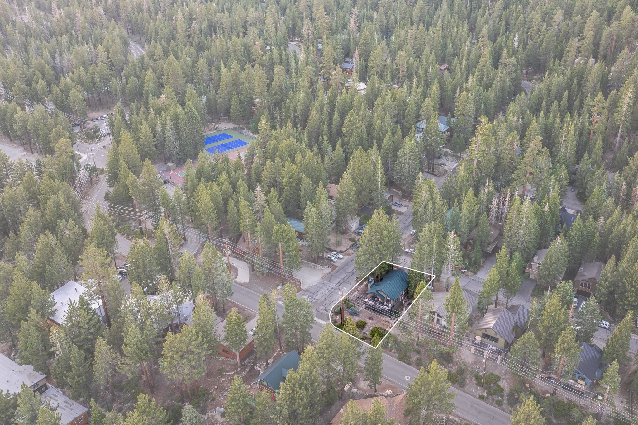 2 Holiday Way Mammoth Lakes, CA 93546 - Photo 34 of 37 a view of a dry yard