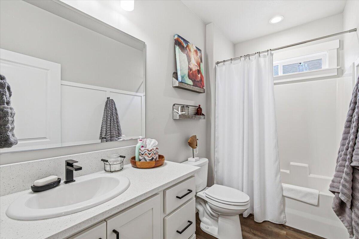 248 Christopher Way Talent, OR 97540 - Photo 22 of 33 a bathroom with a sink toilet and shower