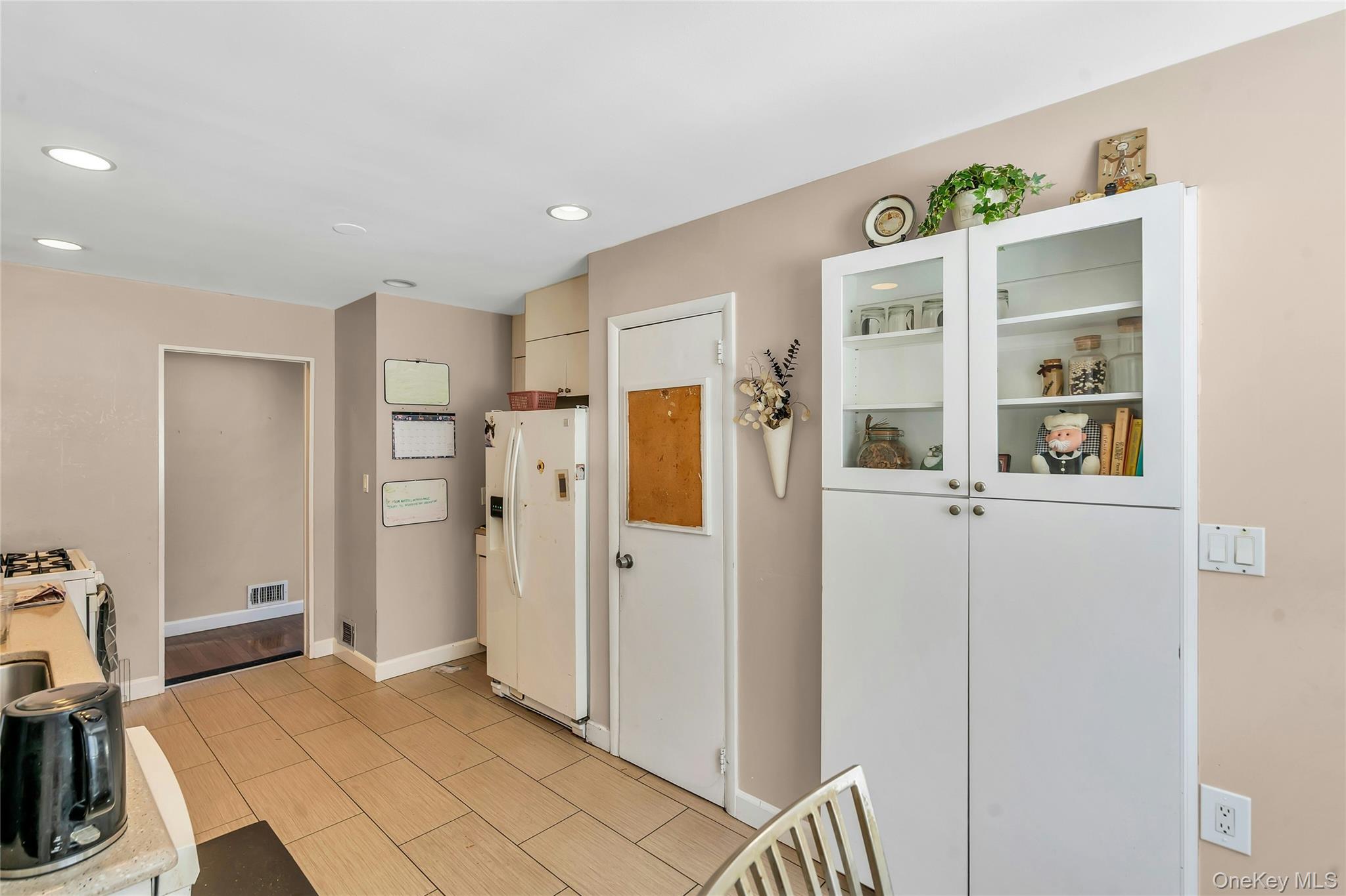 33 Cameo Road Commack, NY 11725 - Photo 7 of 24