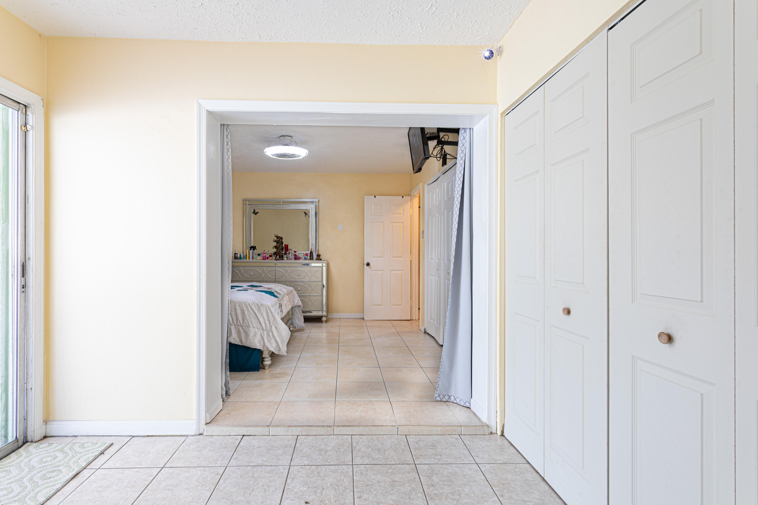 5961 Mango Road Royal Palm Estates, FL 33413 - Photo 17 of 30 Den