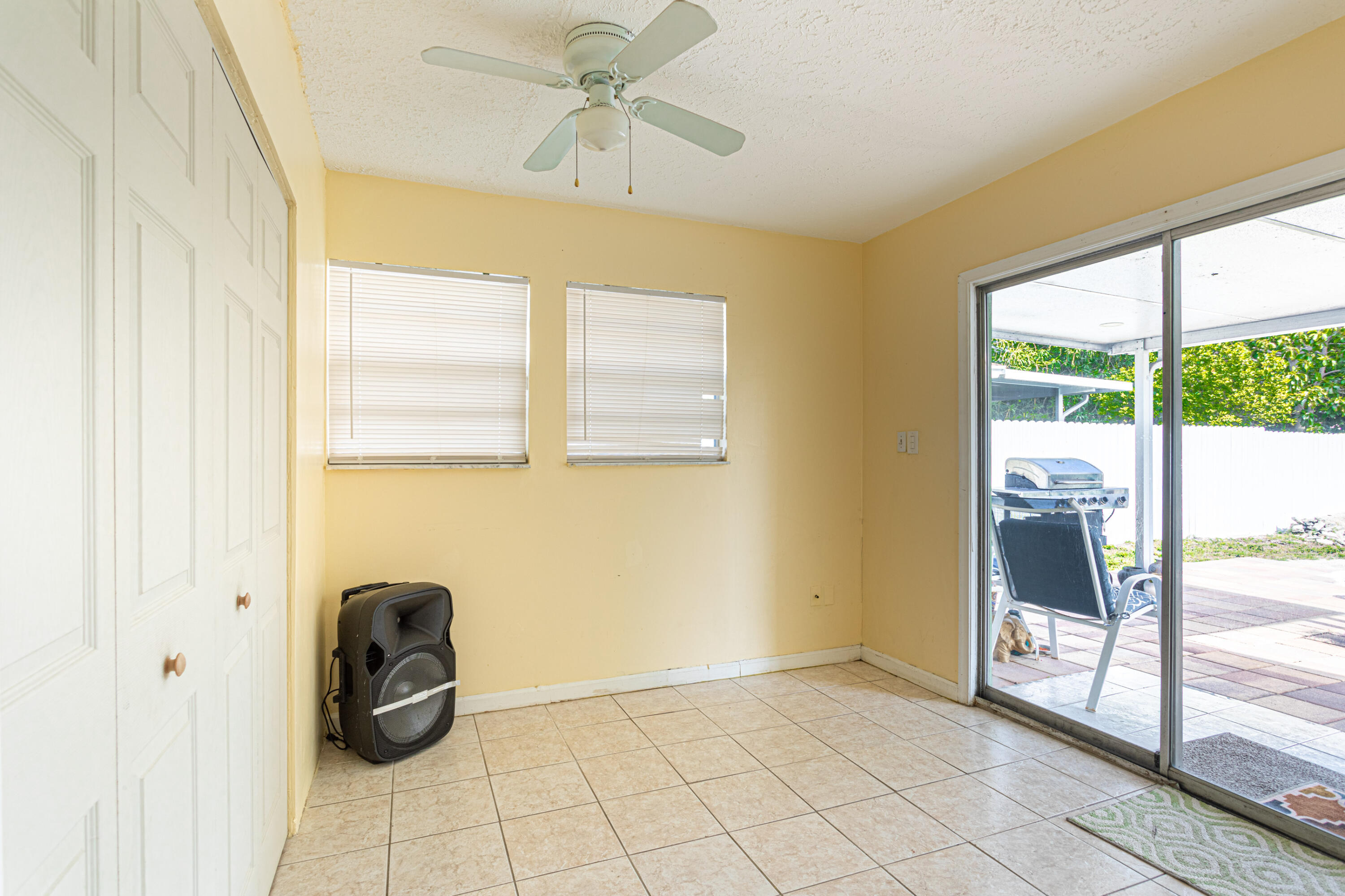 5961 Mango Road Royal Palm Estates, FL 33413 - Photo 18 of 30 Den